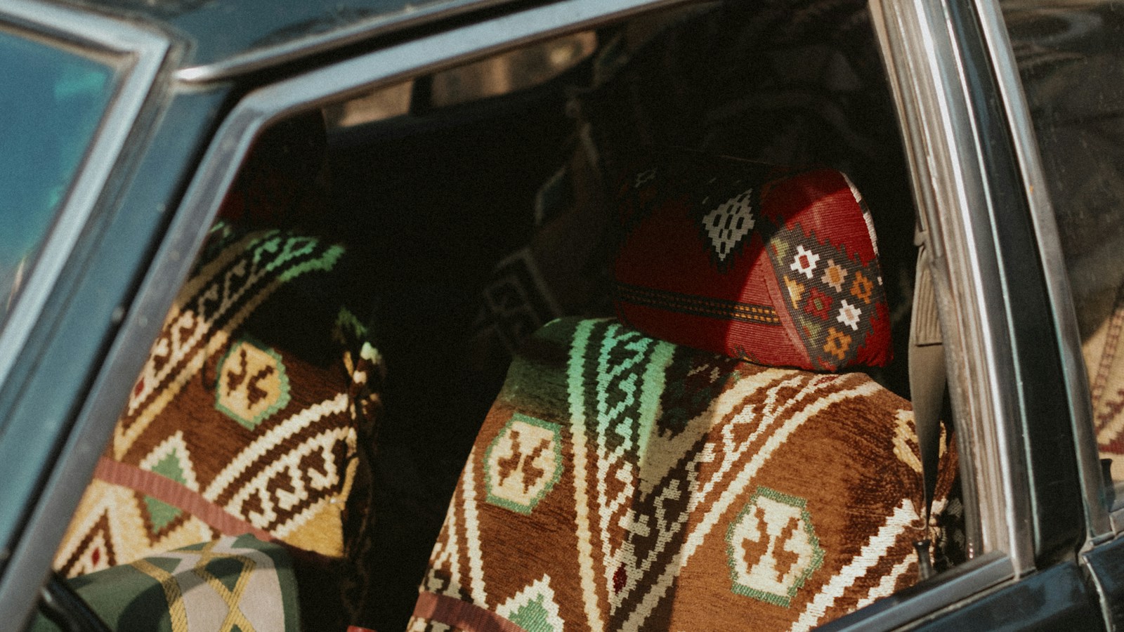Car Headliner Steam Cleaning Safety: Stop Sagging Roofs